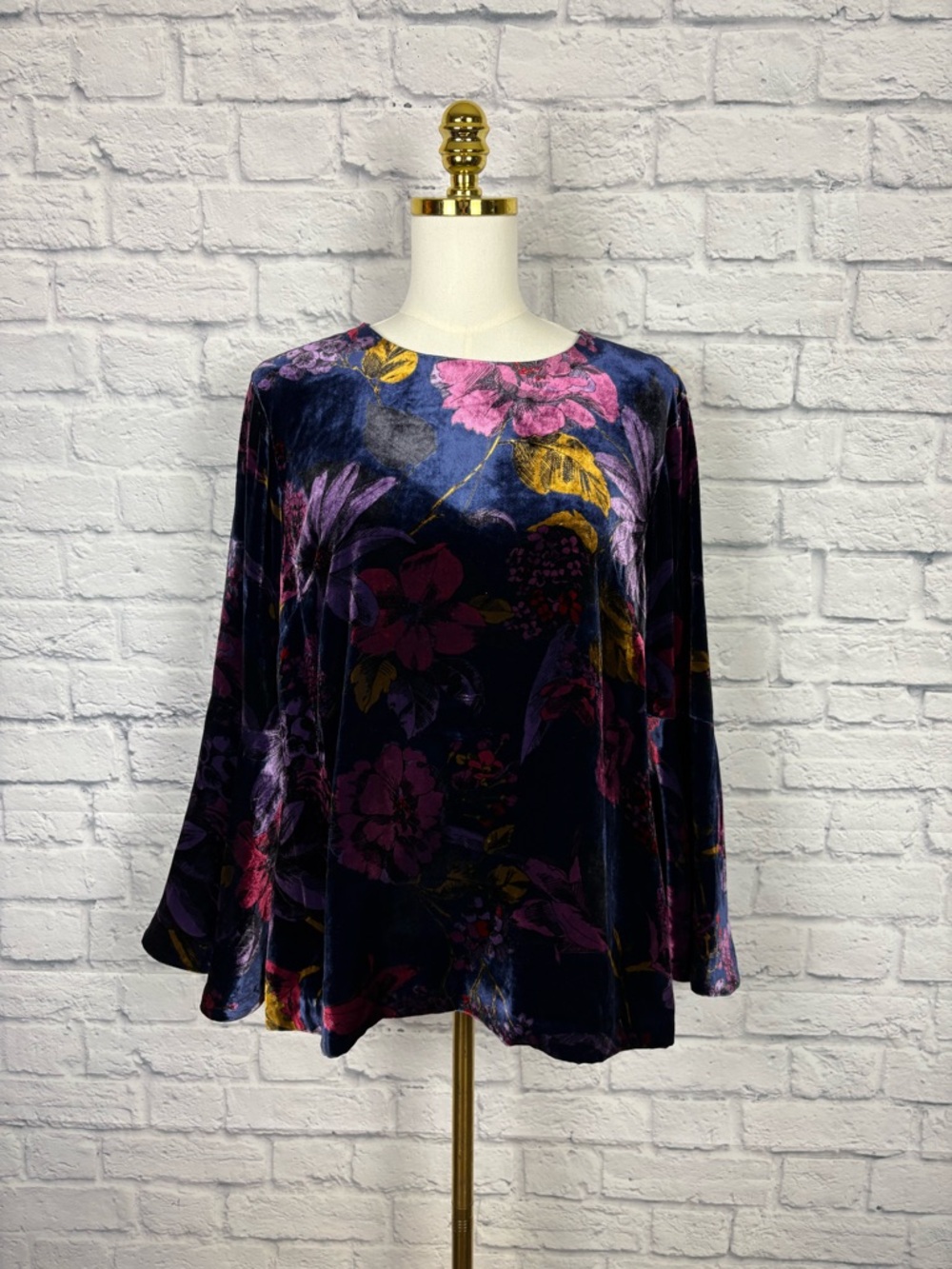 Trina Turk Astral Floral Velvet Silk Blend Crewneck Bell Sleeve size Large - Picture 2 of 7